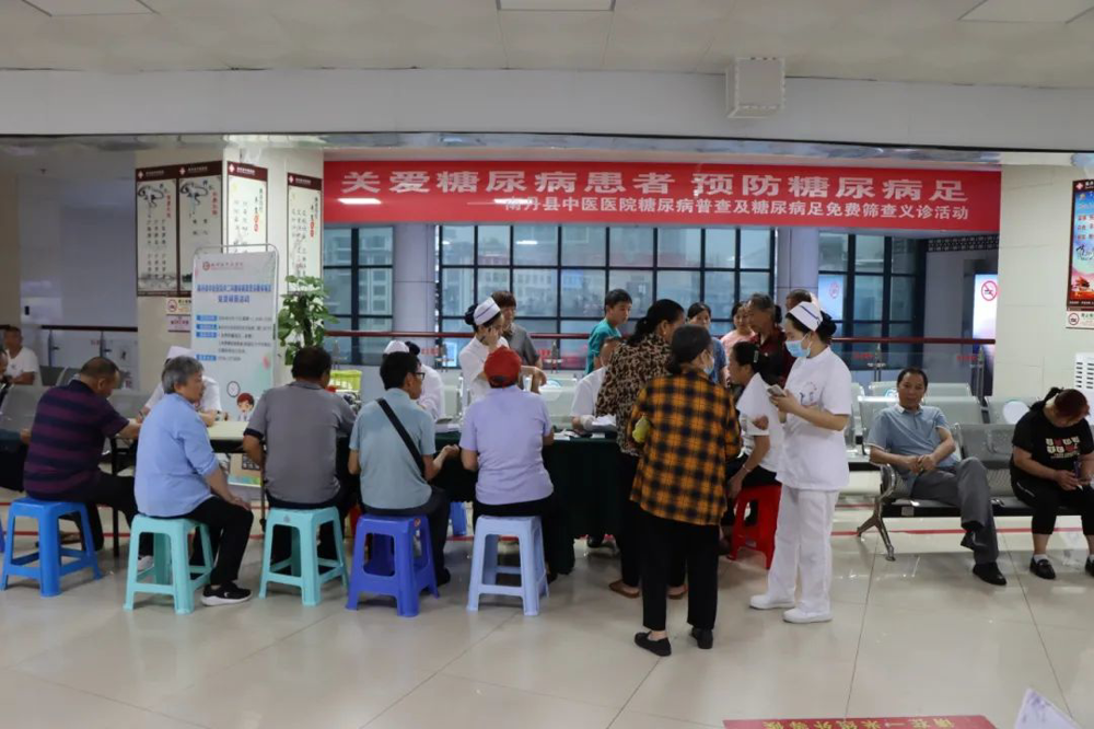 南丹縣中醫醫院開展“關愛糖尿病患者 預防糖尿病足”健康義診活動