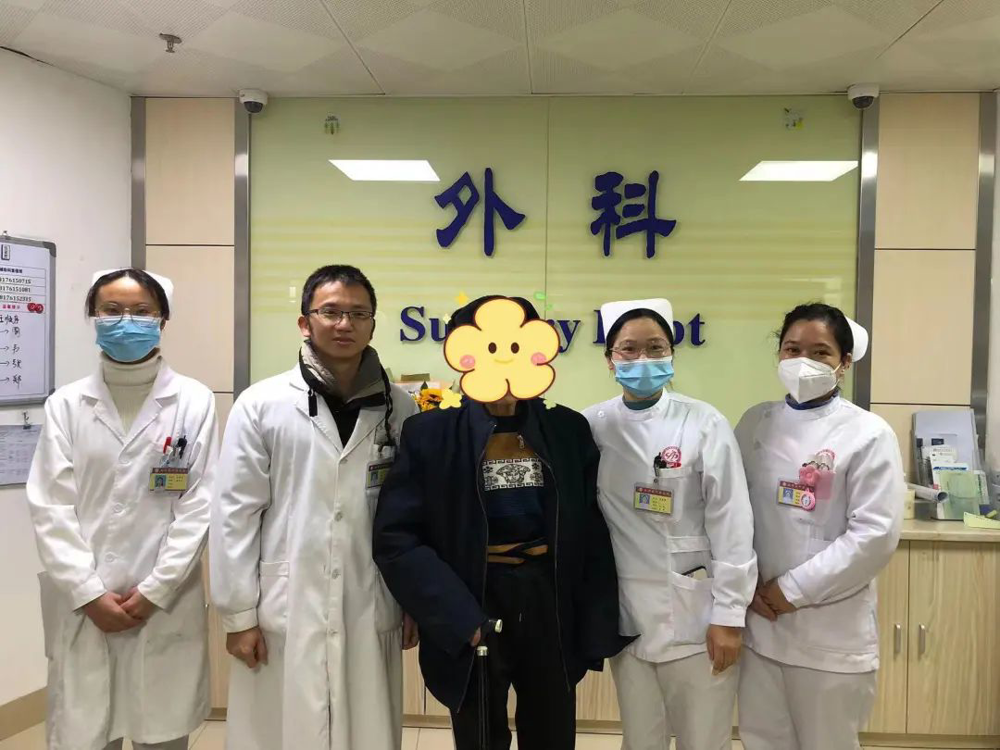 【專科技術(shù)】南丹縣中醫(yī)醫(yī)院外科團隊用微創(chuàng)手術(shù)助力99歲高齡患者解除“尿路障礙”