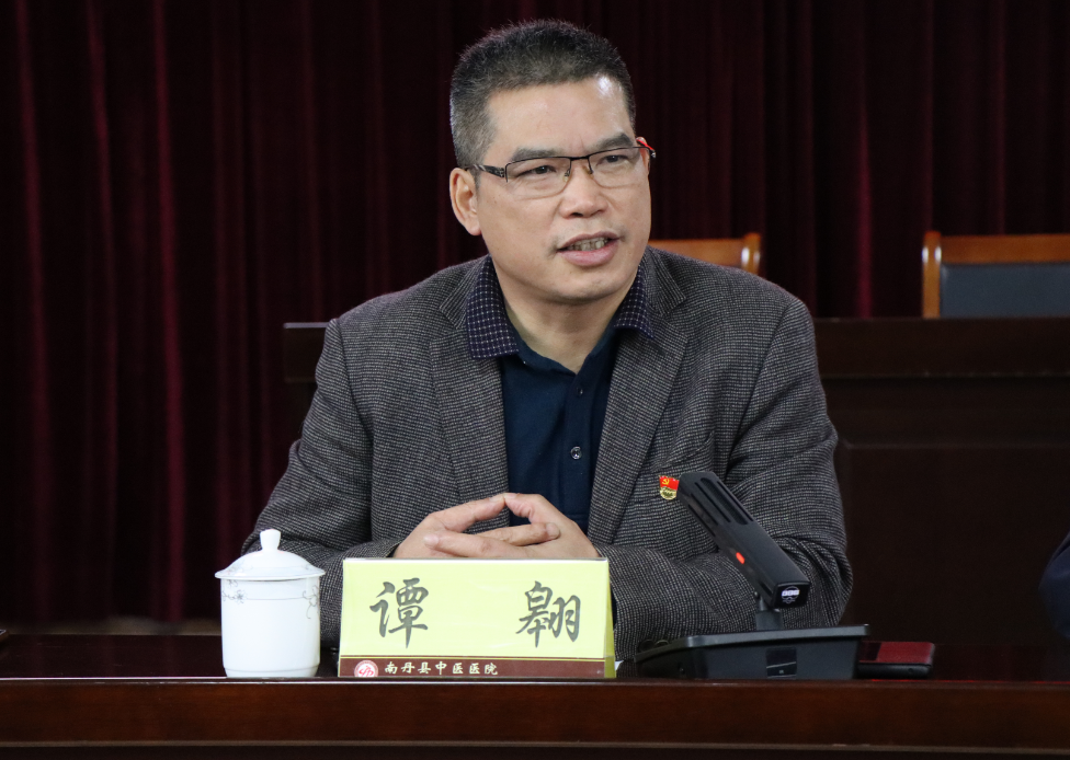 河池市中醫(yī)醫(yī)院與南丹縣中醫(yī)醫(yī)院舉行“健康桂西北·黨建醫(yī)聯(lián)體”簽約儀式